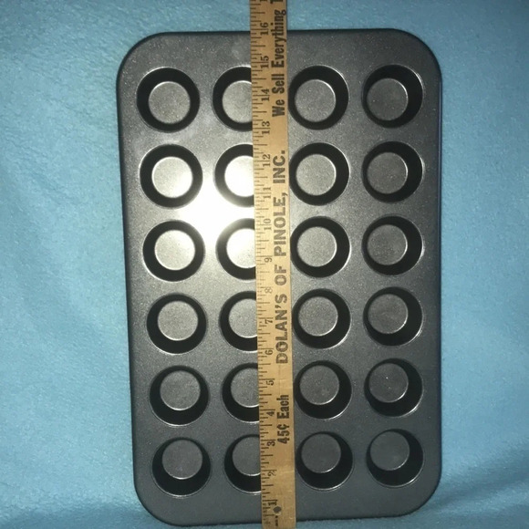 Mini muffins or cupcake bakeware teflon coated thick rolled edges makes 24 - Picture 9 of 9